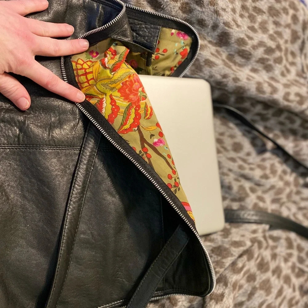 Briefcase, BookBag, Computer Bag - Picture 6 of 7